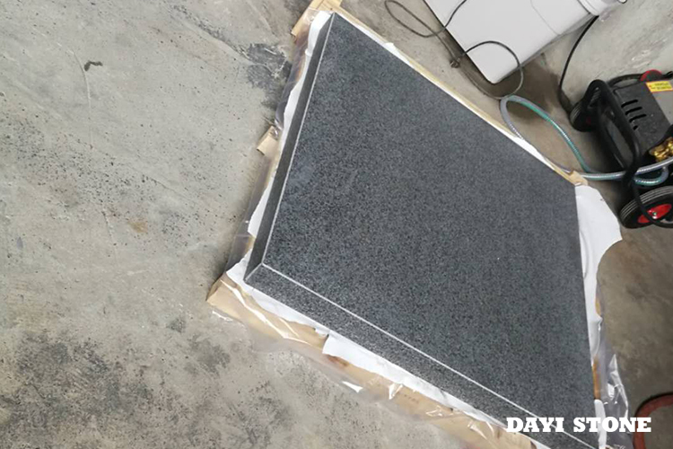 G684 Black Basalt Caps Flamed100x100x10cm - Dayi Stone